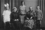 Trijntje Maria Wiersema (links voor) 
